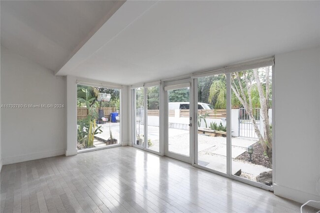 Photo - 8301 NE 2nd Ct