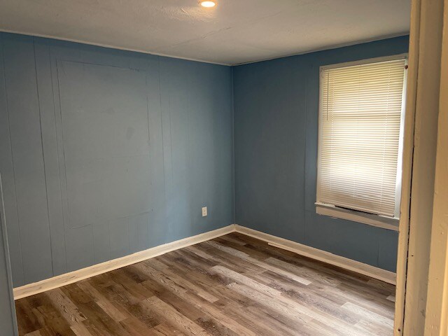 Photo - 250 Vernis Ave