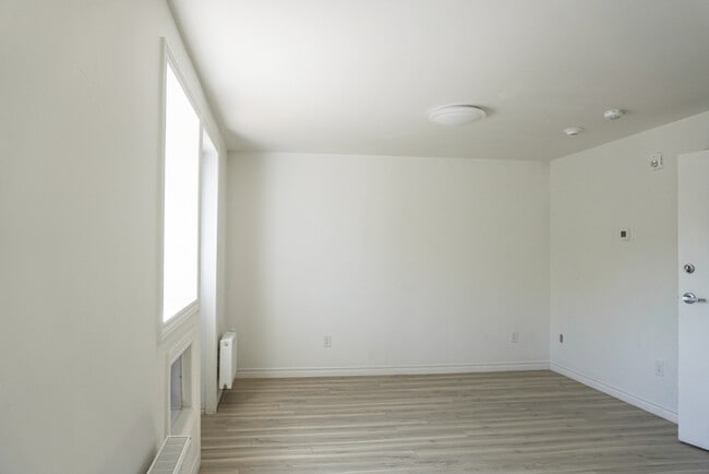 Photo - 630 Cummings Ave Unit 211