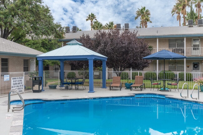 Pool - Edgemere Apartments