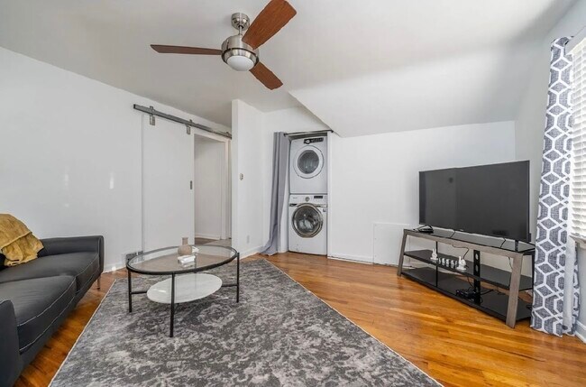 Photo - 2010 W 22nd St