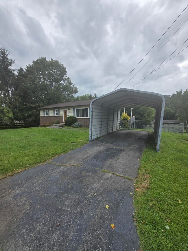 Photo - For Rent – 1304 Cobble Stone Court, Johnson City, TN