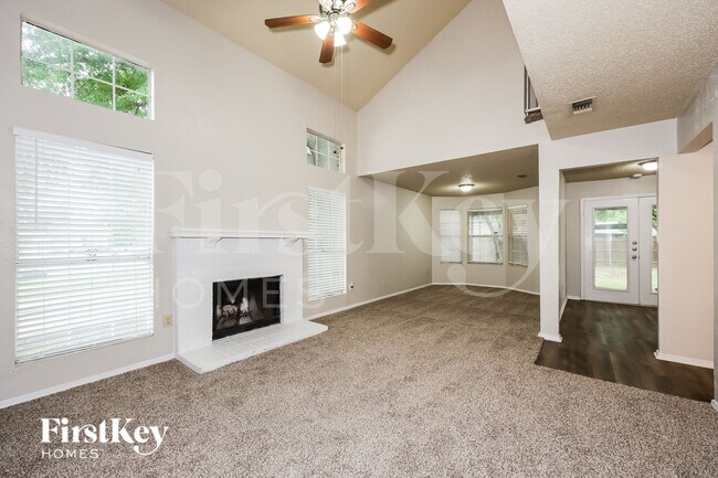 Photo - 208 Spanish Moss Dr