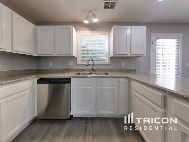 Photo - 341 Rosemont Ct