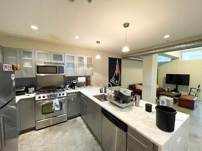 Building Photo - 190 Northampton St Unit 602