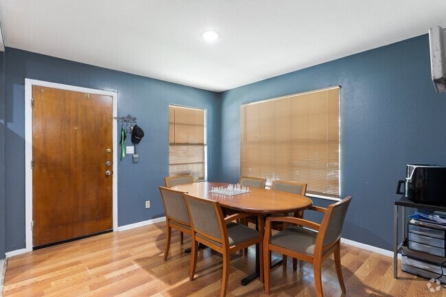 Building Photo - 1600 S Bridge Ave Unit 204 Rental