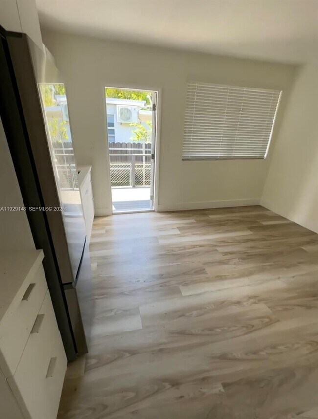 Photo - 111 SW 31st Ct Unidad 4