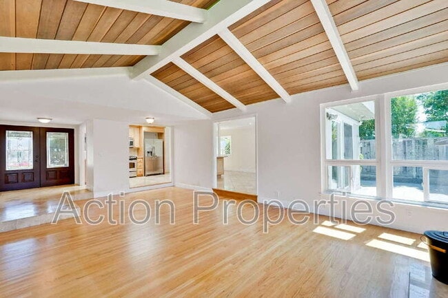 3426 Woodstock Ln