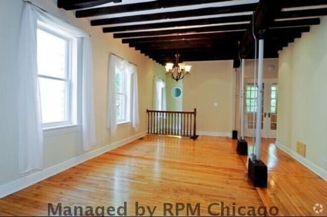 Building Photo - 1357 N Wolcott Ave Unit 2 Rental