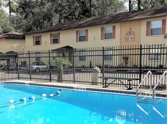 Oxford Hall Apartments