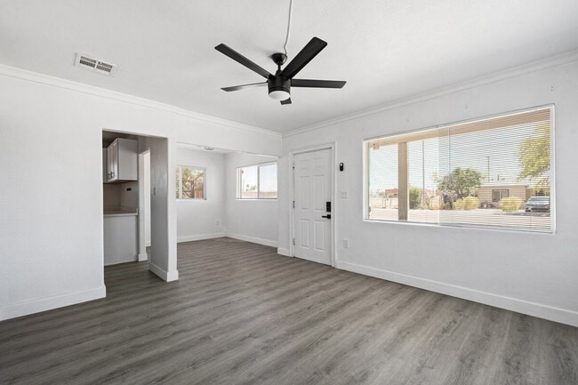 Building Photo - 731 W Pepper Pl Rental