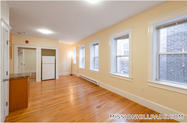 887 Huntington Ave Unidad 3