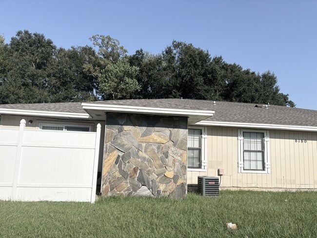 Building Photo - 8180 Stonebrook Dr Rental