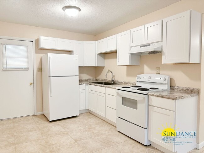 Photo - 210 Dates Ave NW