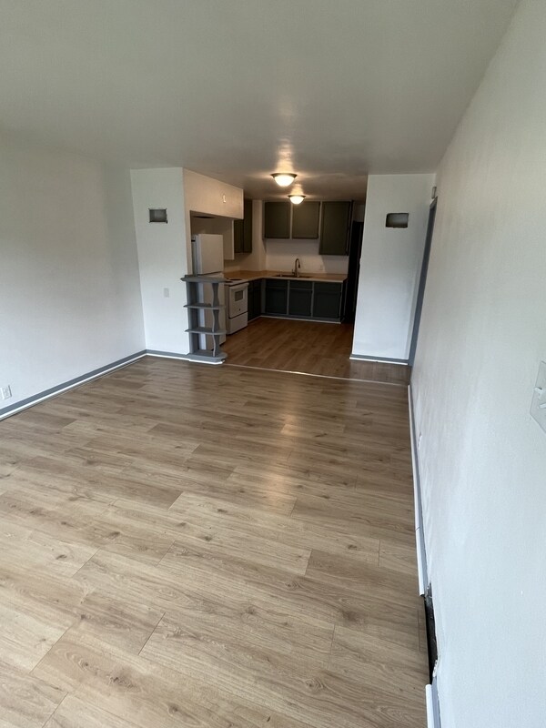 Photo - 412-412 N Lake St