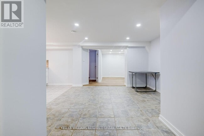 Photo - 2556 Lake Shore Blvd W Unit Lower
