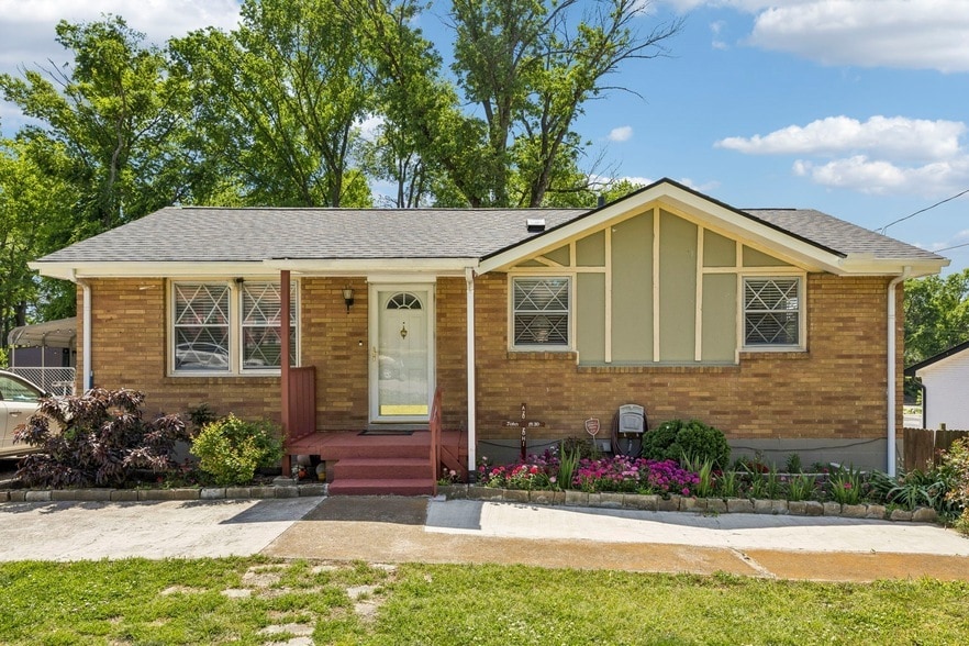 Photo - 261 Eisenhower Dr