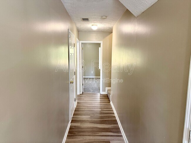 Photo - 1691 Redan W