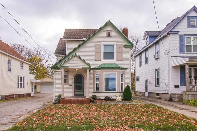 Photo - 1337 W 2nd St