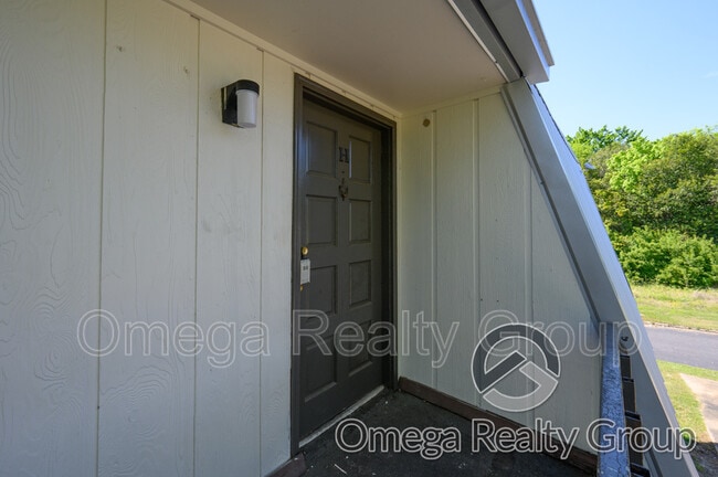 Photo - Camelot Apartments