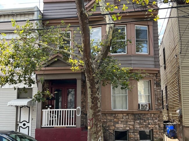 Building Photo - 51 Hawkins St