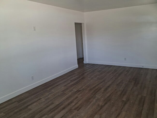 Photo - 11010 Knobb Ave