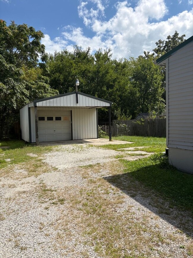 758 Gill Ave