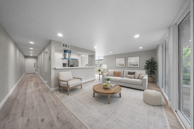 271 E San Antonio Dr.