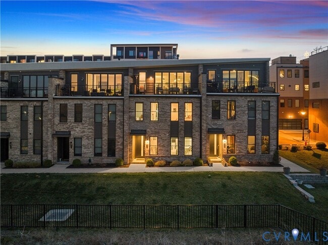 Building Photo - 444 W 6th St