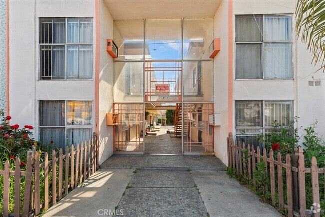 Building Photo - 141 South Ave 22 Unit 17-17 Rental