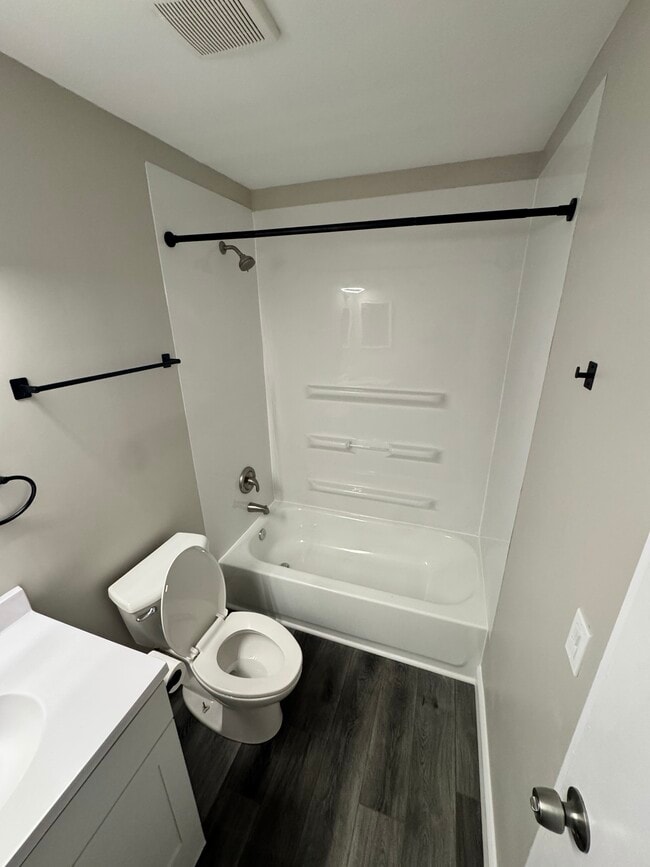 Building Photo - 5556 Allemong Dr Unit 5556