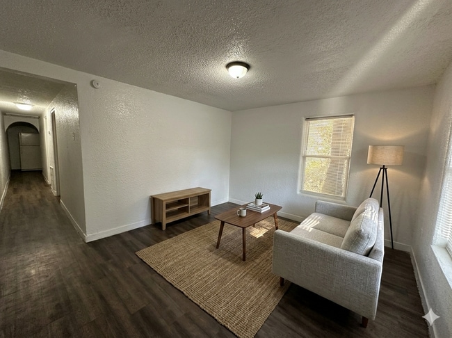 Photo - 1629 W 31st St