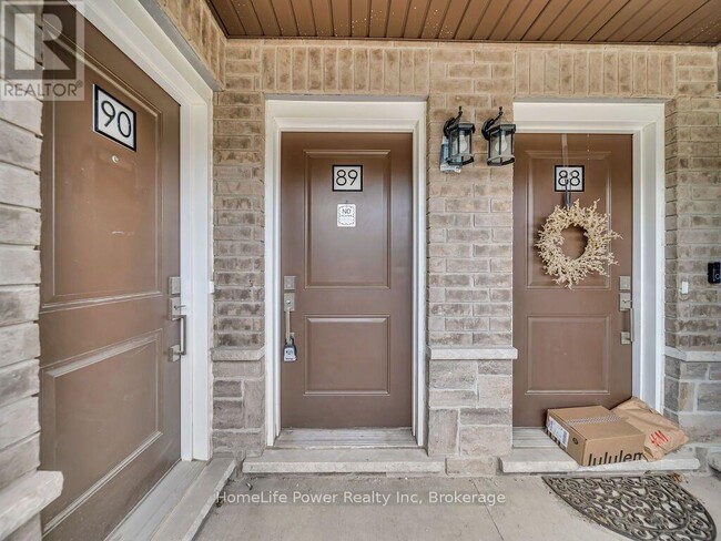 Photo - 445 Ontario St S