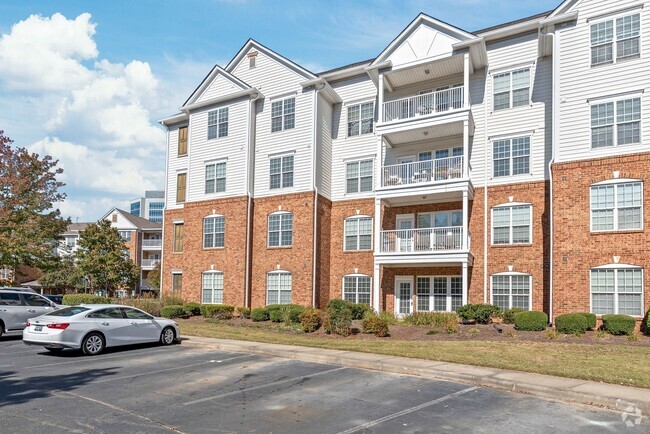 Building Photo - 2 Bed, 2 Bath in the Heart of Ballantyne! Rental