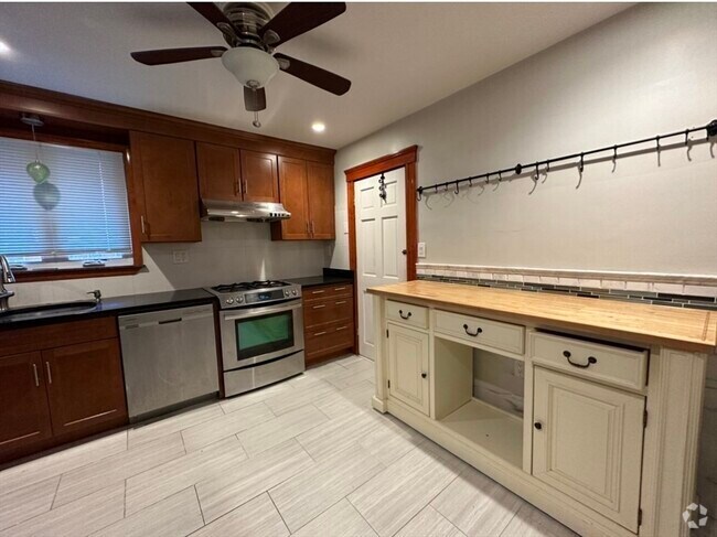 Building Photo - 101 Colborne Rd Unit 101 Rental