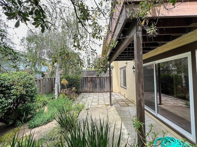 Building Photo - 112 Vineyard Ct