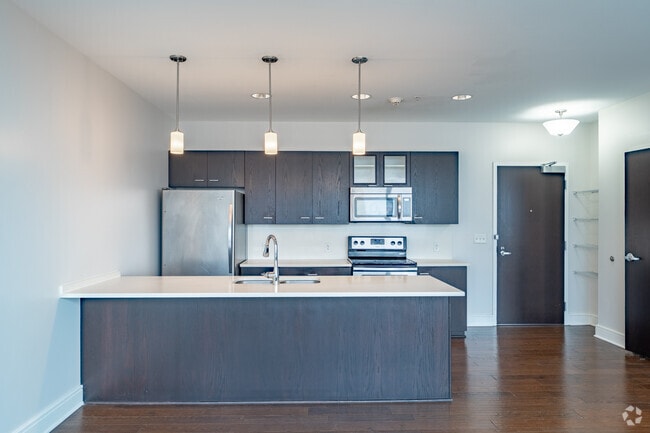 1BR, 1BA - 780SF - Kitchen