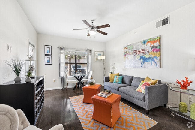 2BR, 2BA - 1,053SF - Living Room