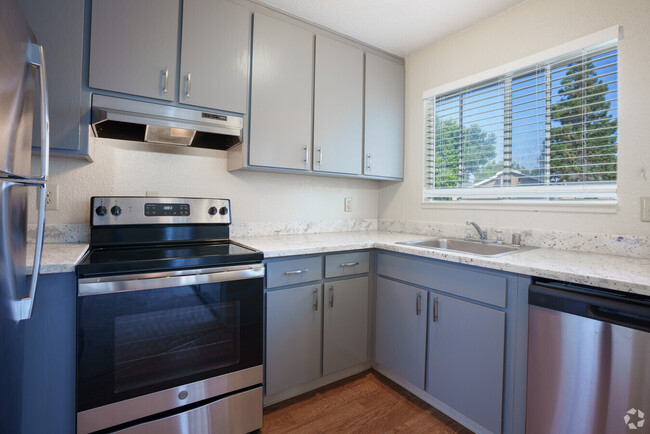 Large Two Bedroom at Lund Gardens!! - Large Two Bedroom at Lund Gardens!! Apartment Unit 210