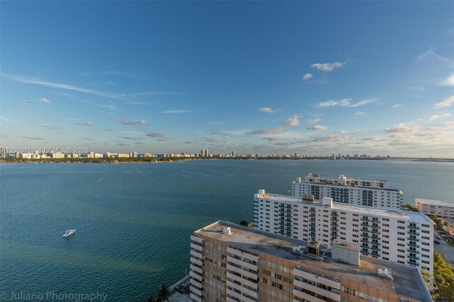 Photo - 7601 E Treasure Dr Unidad 2406