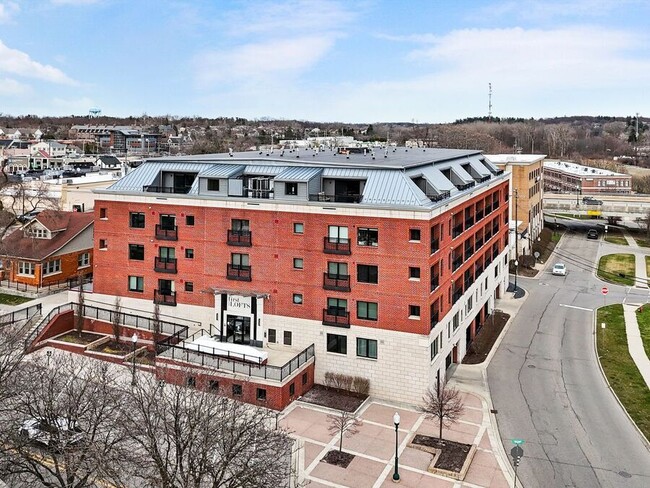 Building Photo - 1401 Walnut Blvd Unit First Street Lofts 406 FSL406