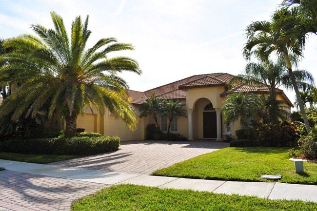 Photo - 895 SW Grand Reserves Blvd