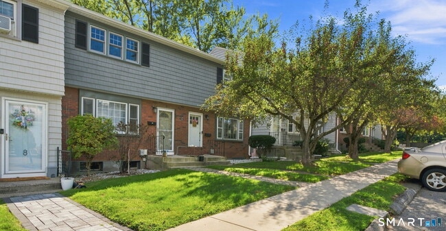 12 Town House Ln Unit 12
