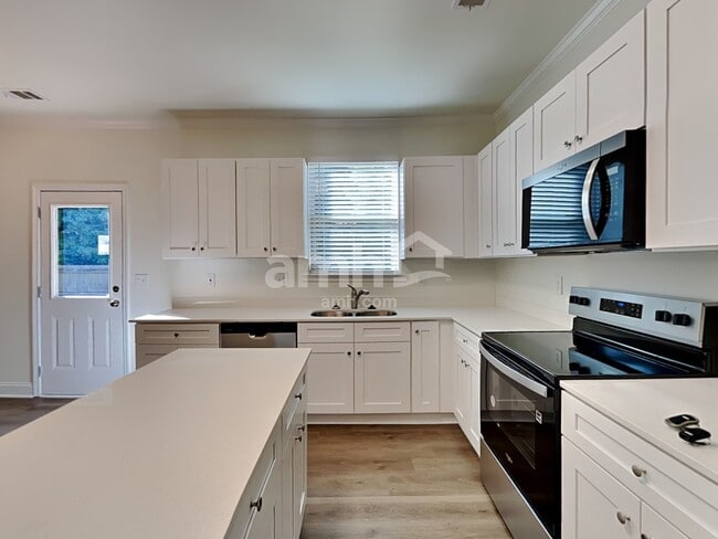 Photo - 2444 Beal St