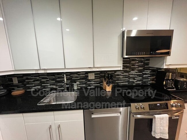 Photo - 2821 Los Felices Cir W