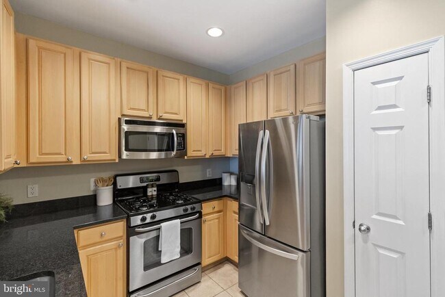 Photo - 2465 Army Navy Dr Unidad 104