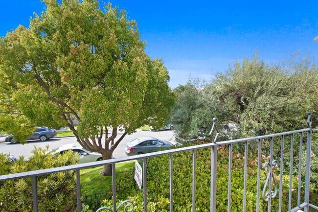 Photo - 1037 10th Street in Santa Monica - North o...