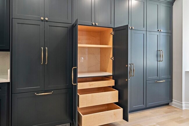 Photo - 100 E Brookline St Unit 4