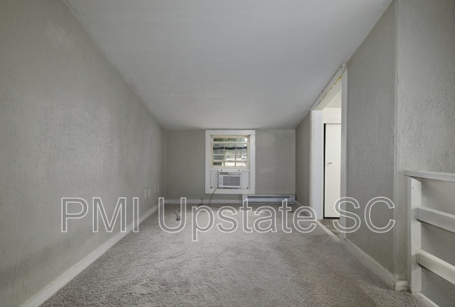 Building Photo - 181 N Fairview Ave Unit C