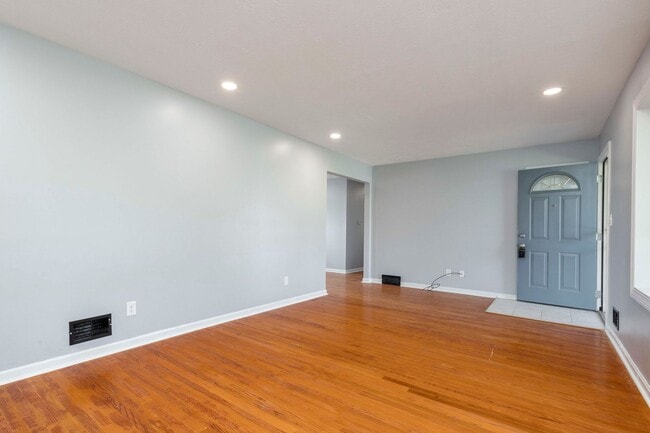 Photo - 1702 Bonnyville Blvd